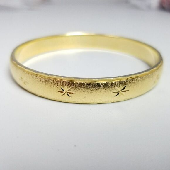 Vintage Monet Starburst Design Gold Tone Round Bangle Bracelet, Signed Estate - Picture 6 of 6